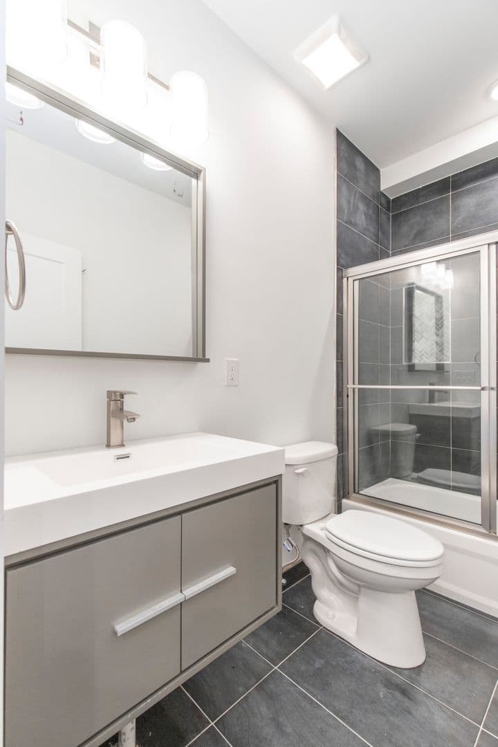 Philadelphia Apartment: 2412 Master ST