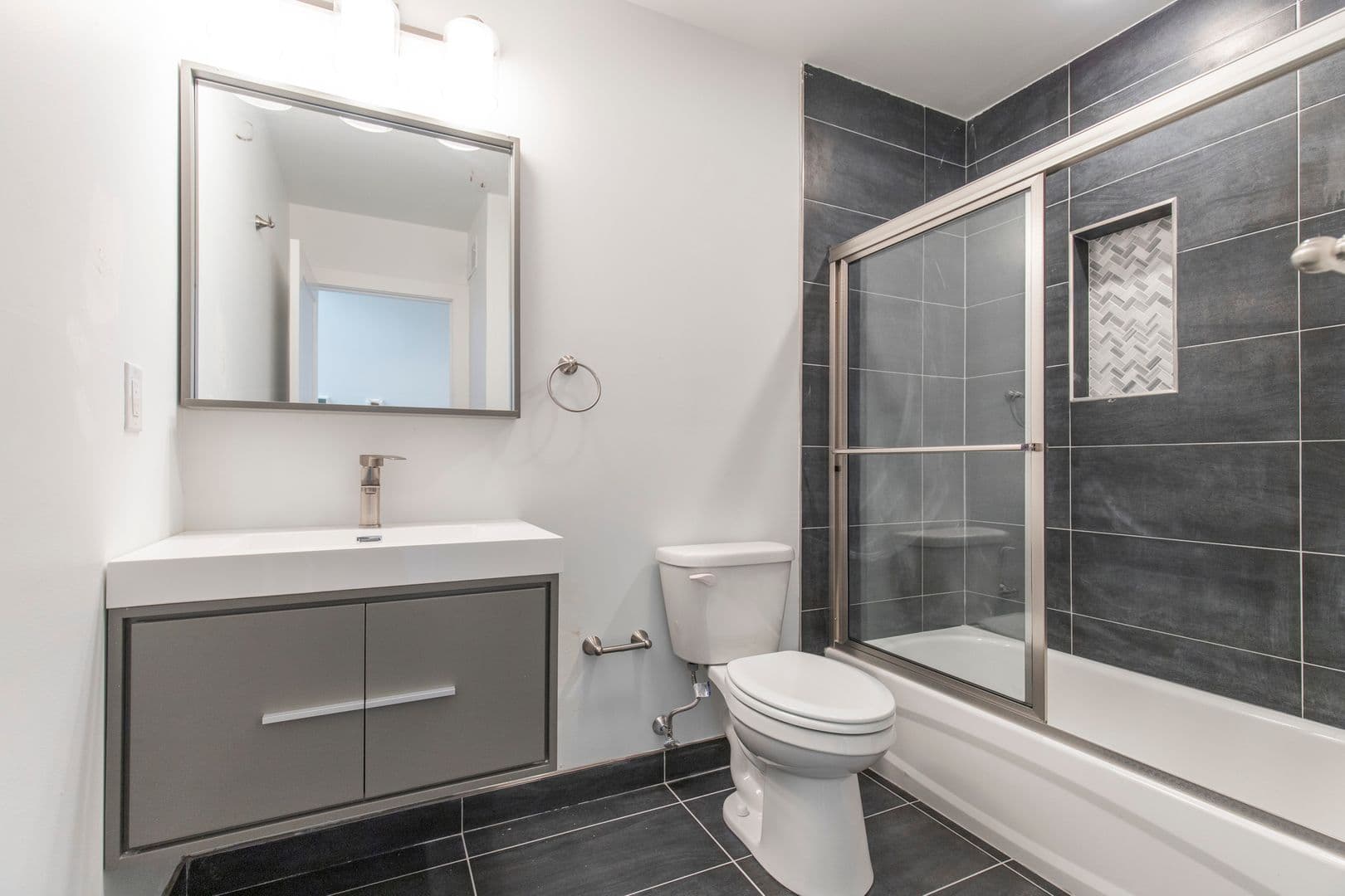 Philadelphia Apartment: 2404 Master St - 2404 Master St