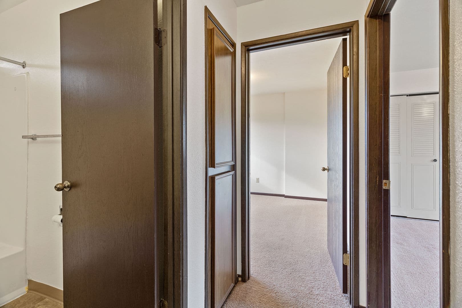 Vancouver Apartment: 717 NE 82nd Ave