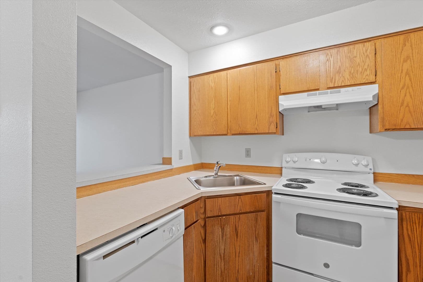 Portland Apartment: 7927 SW 31st Ave.