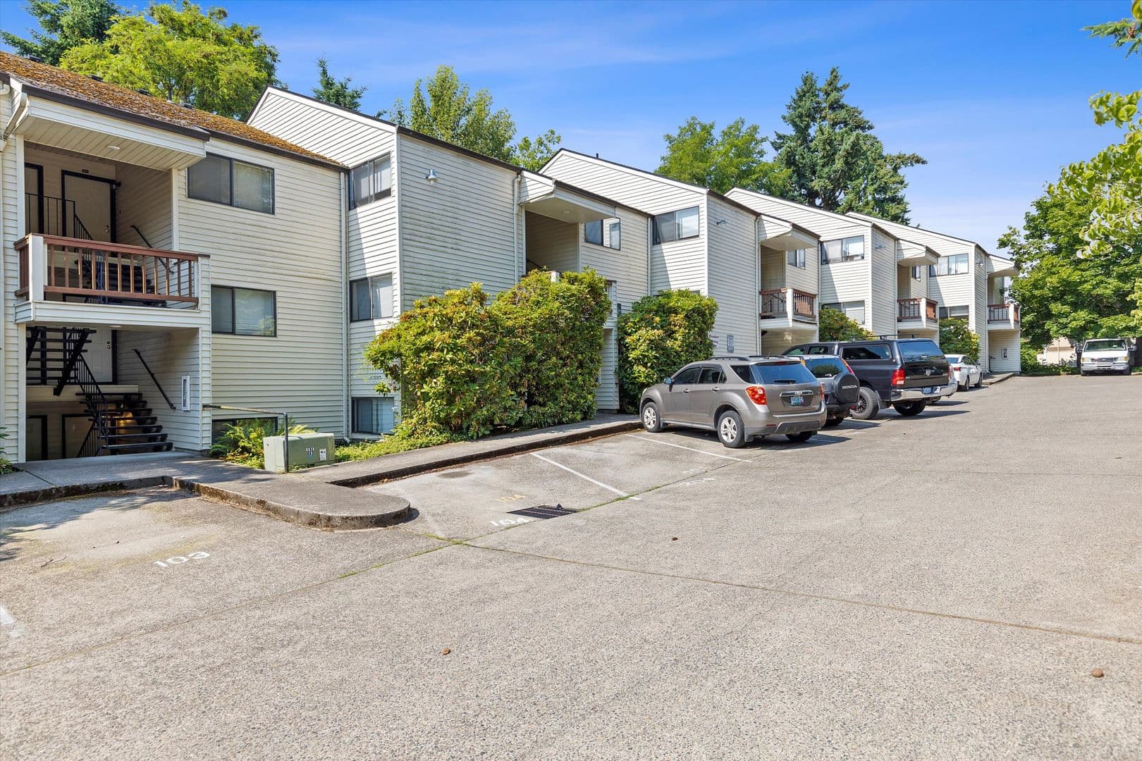 Portland Apartment: 7927 SW 31st Ave.
