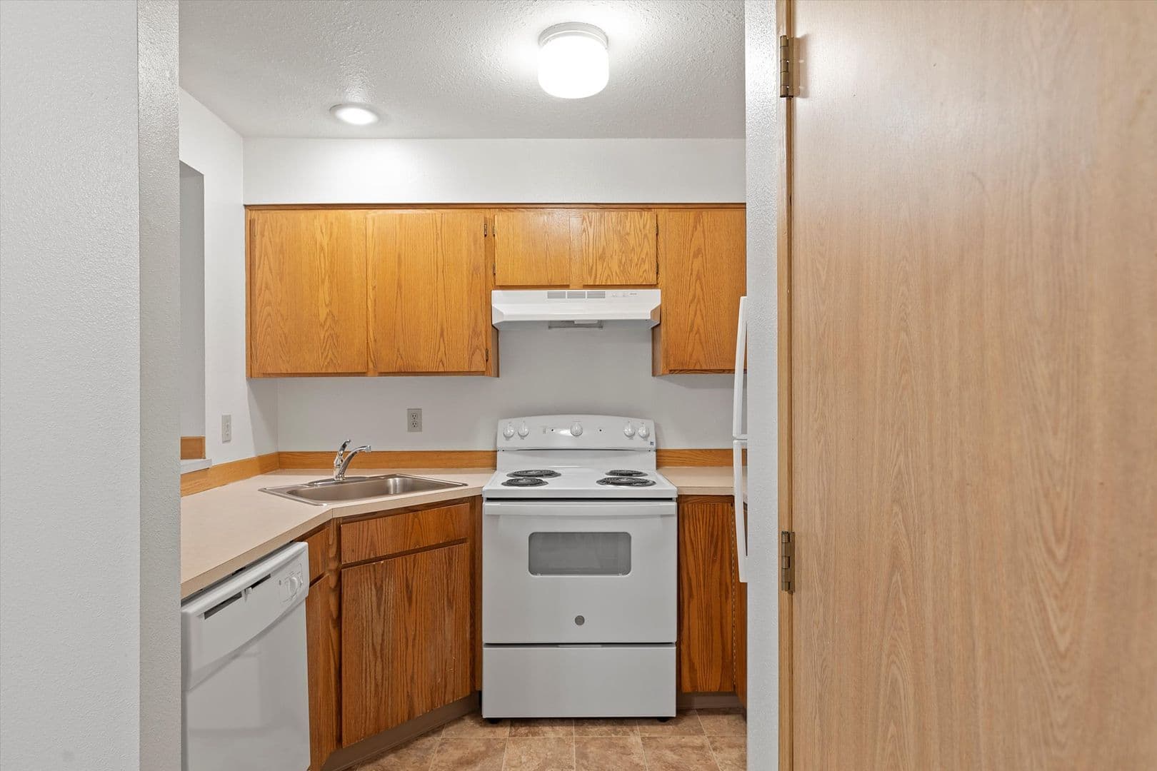 Portland Apartment: 7927 SW 31st Ave.