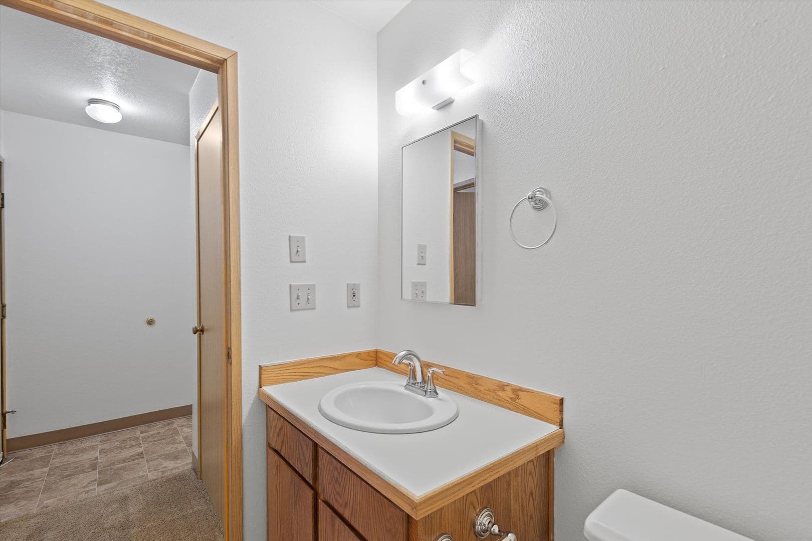 Portland Apartment: 7927 SW 31st Ave.