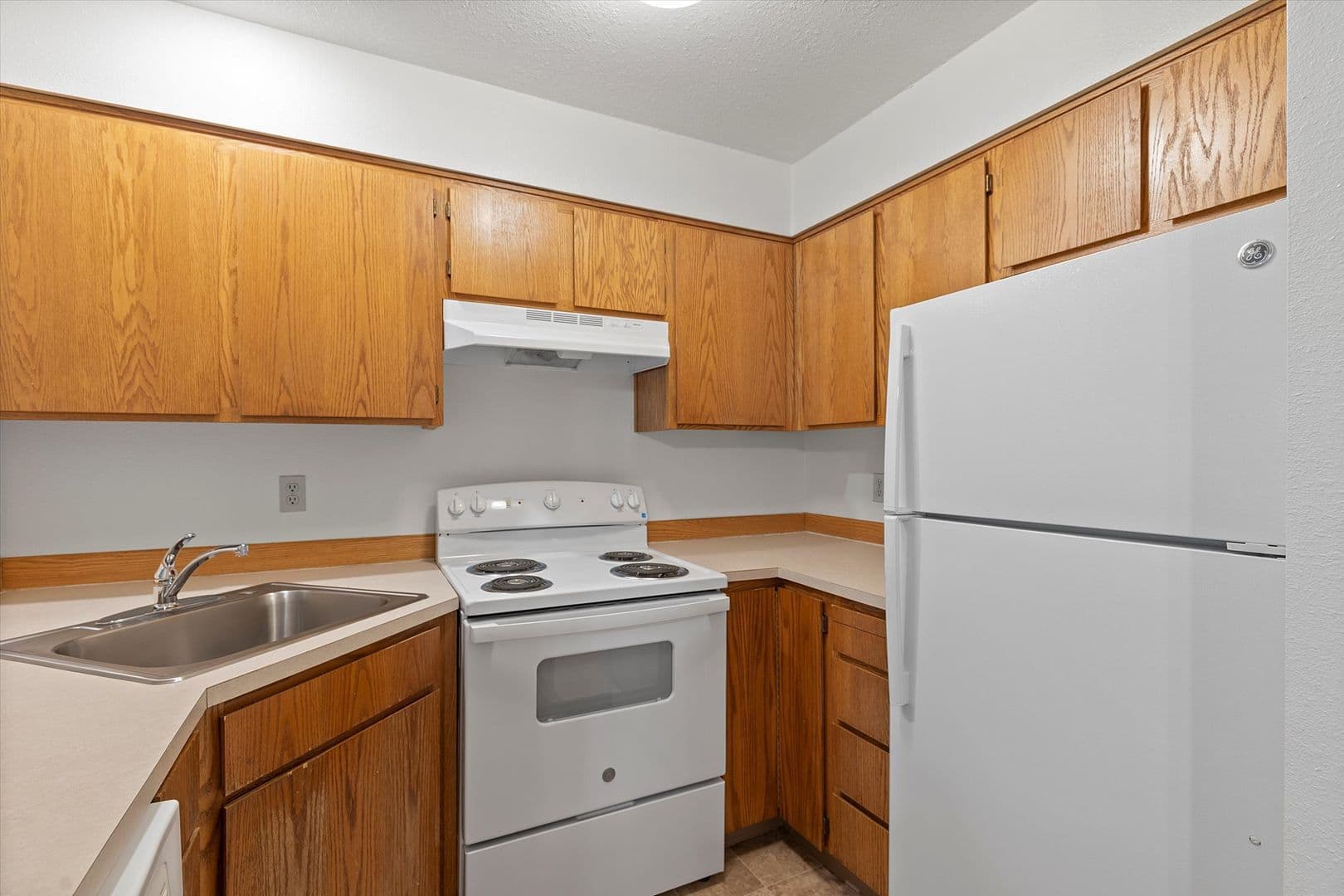 Portland Apartment: 7927 SW 31st Ave.