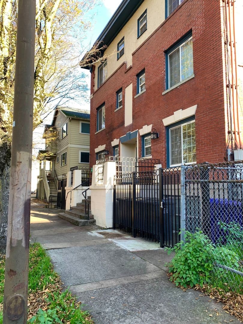 Portland Apartment: 2404 N Vancouver Ave