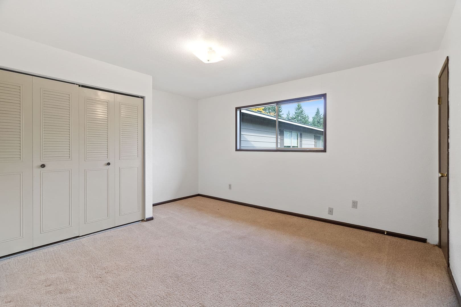 Vancouver Apartment: 717 NE 82nd Ave