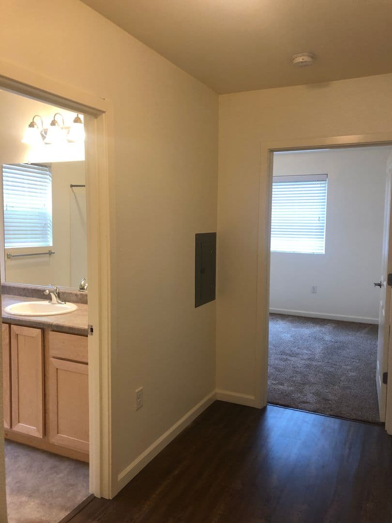 Vancouver Apartment: 3100 NE Cherry  Rd.
