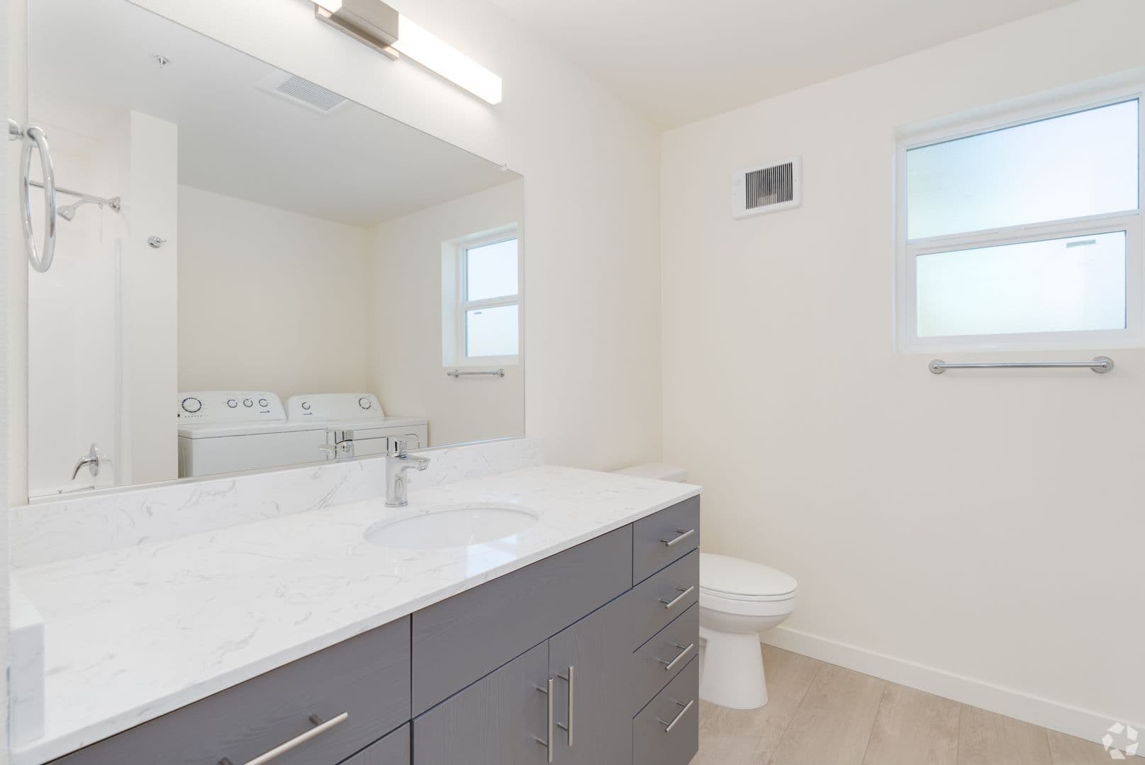 Vancouver Apartment: 8515 NE St Johns Road