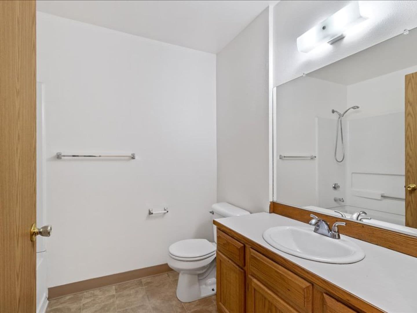 Portland Apartment: 329 S Whitaker St.