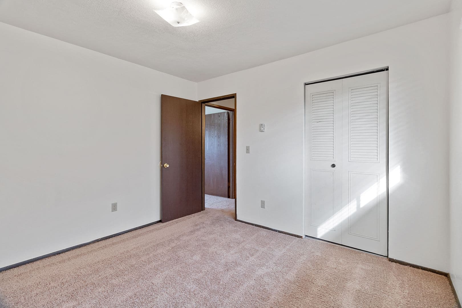 Vancouver Apartment: 717 NE 82nd Ave