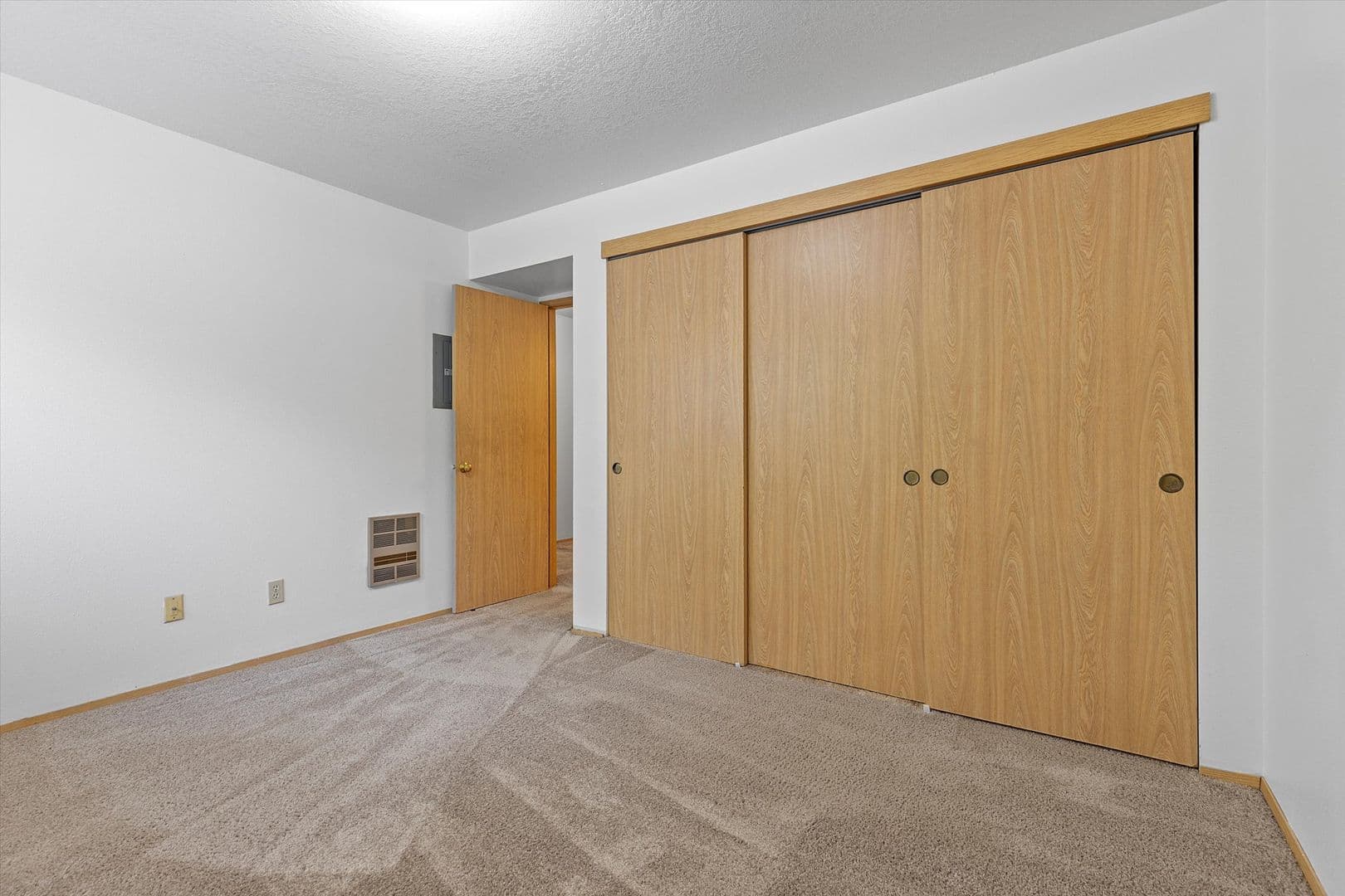 Portland Apartment: 7927 SW 31st Ave.