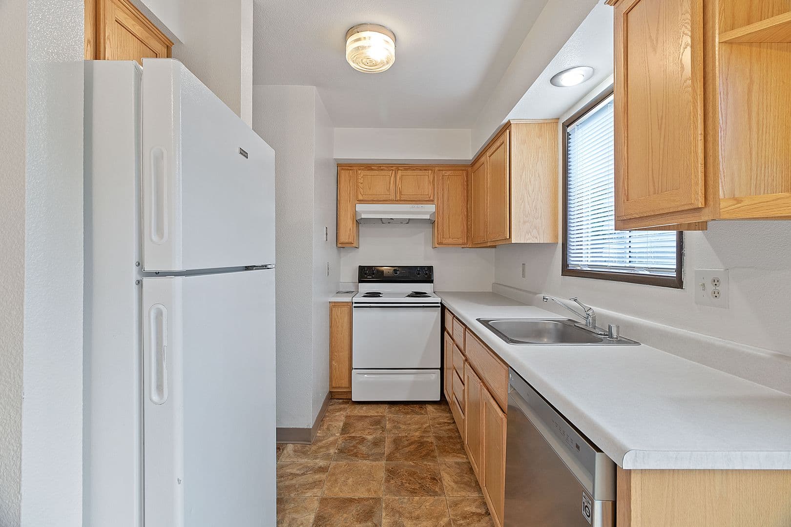 Vancouver Apartment: 717 NE 82nd Ave