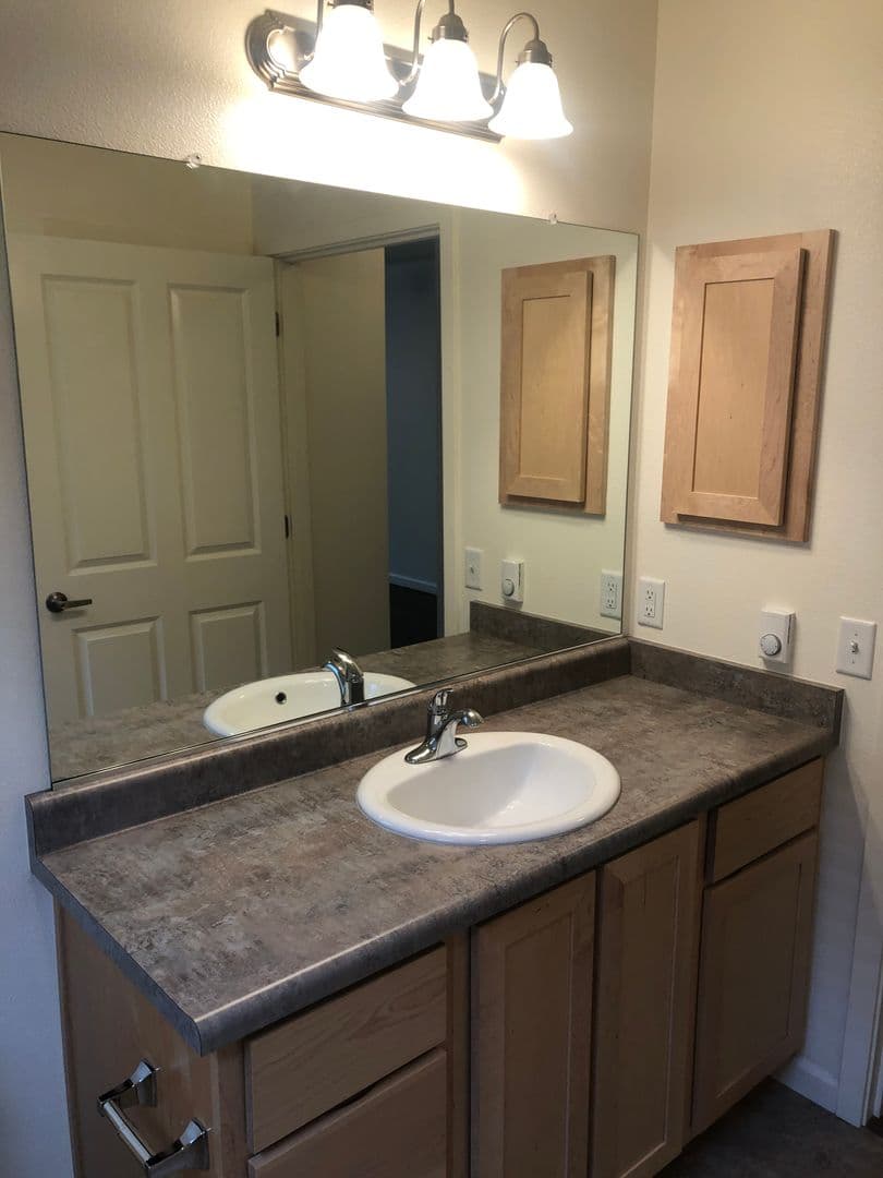 Vancouver Apartment: 3100 NE Cherry  Rd.