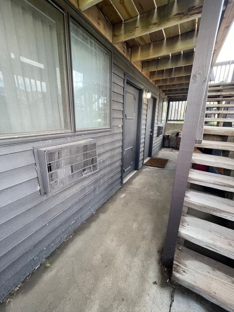 Williston Apartment: 1022 19th Street E and 1905 East Dakota Parkway