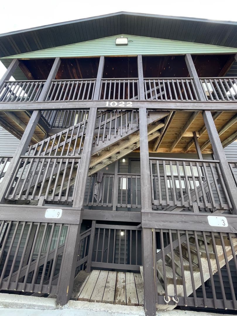 Williston Apartment: 1022 19th Street E and 1905 East Dakota Parkway