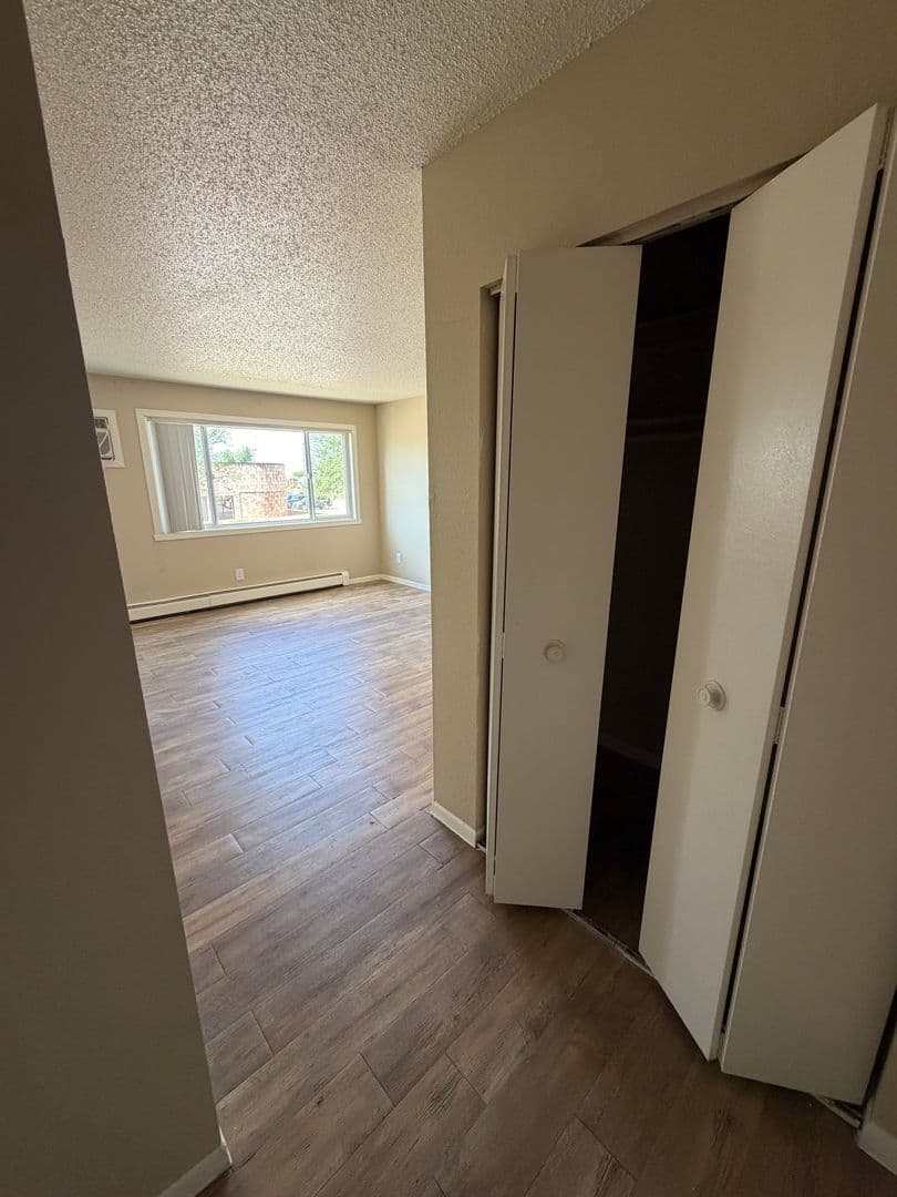 Williston Apartment: 1010, 1016, and 1020 9th Avenue NW