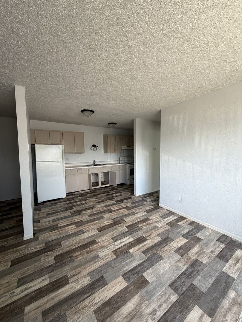 Williston Apartment: 1010, 1016, and 1020 9th Avenue NW
