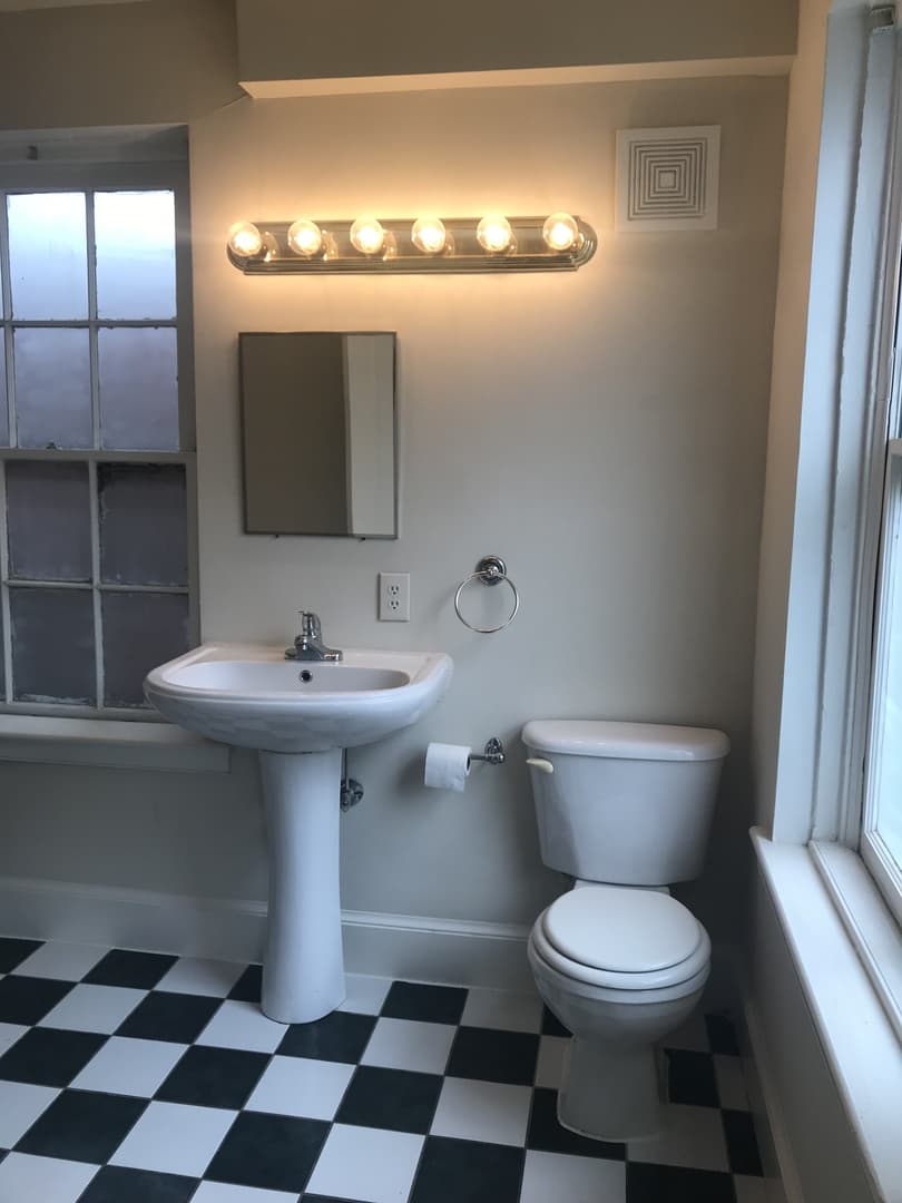 Richmond Apartment: 506 W Marshall St