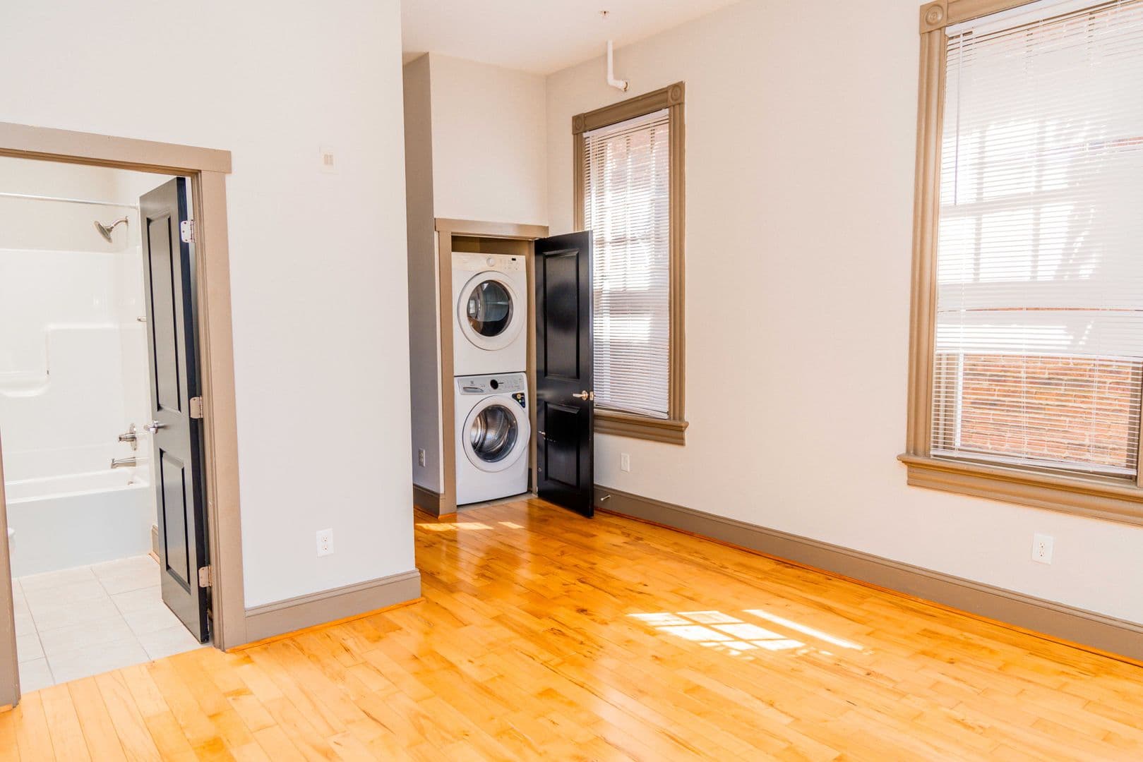 Richmond Apartment: 217 E Grace St