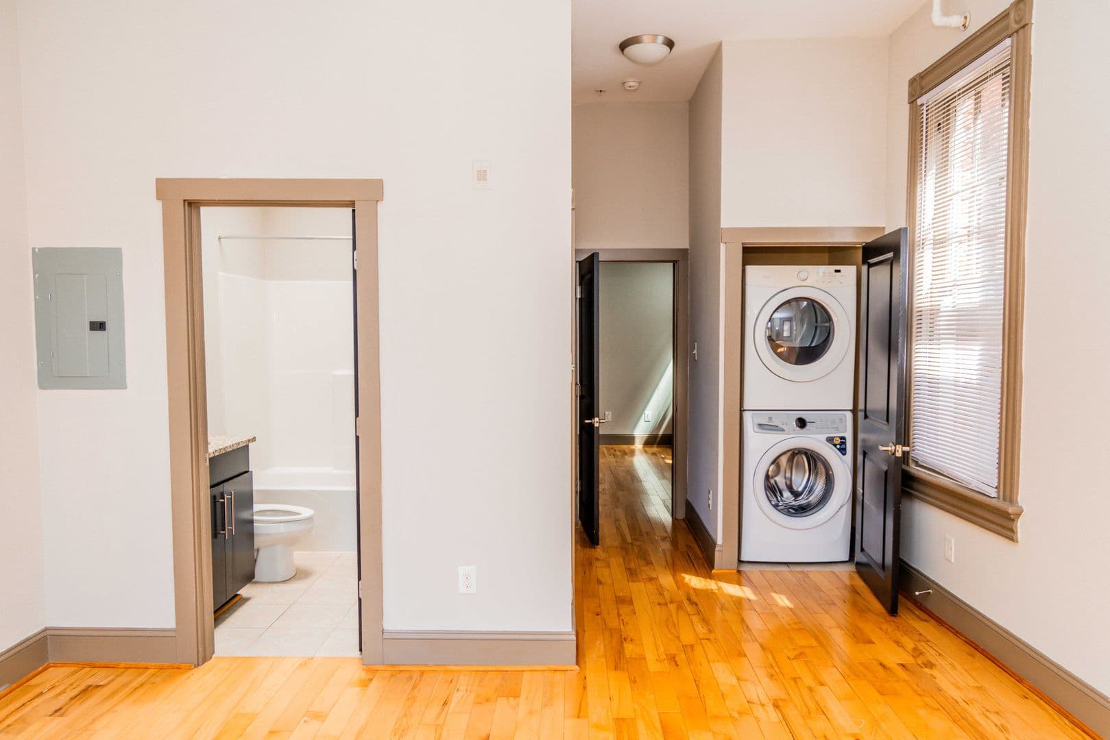 Richmond Apartment: 217 E Grace St