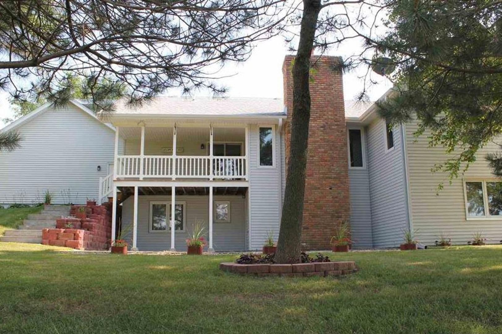 Gretna House: 12002 South 168th