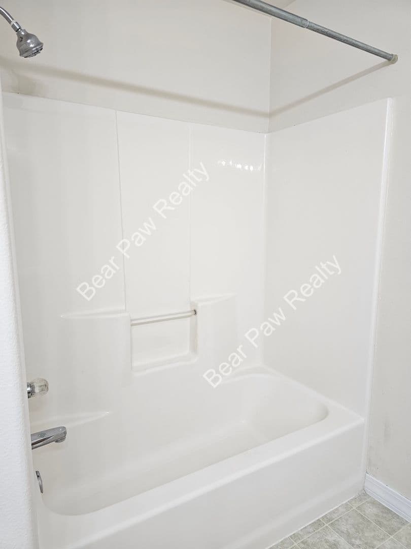 Cheyenne Apartment: 4010 Cheyenne St