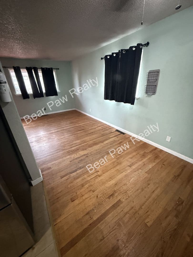 Cheyenne House: 116 King Ct
