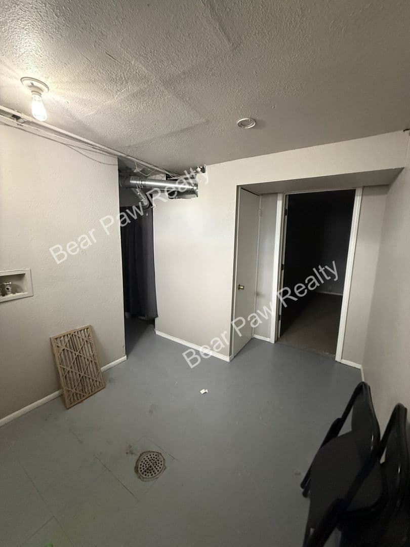 Cheyenne House: 116 King Ct
