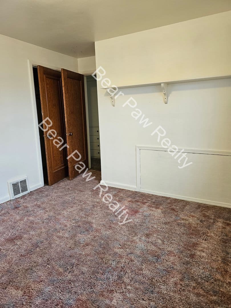 Cheyenne Apartment: 708 W 1st Ave