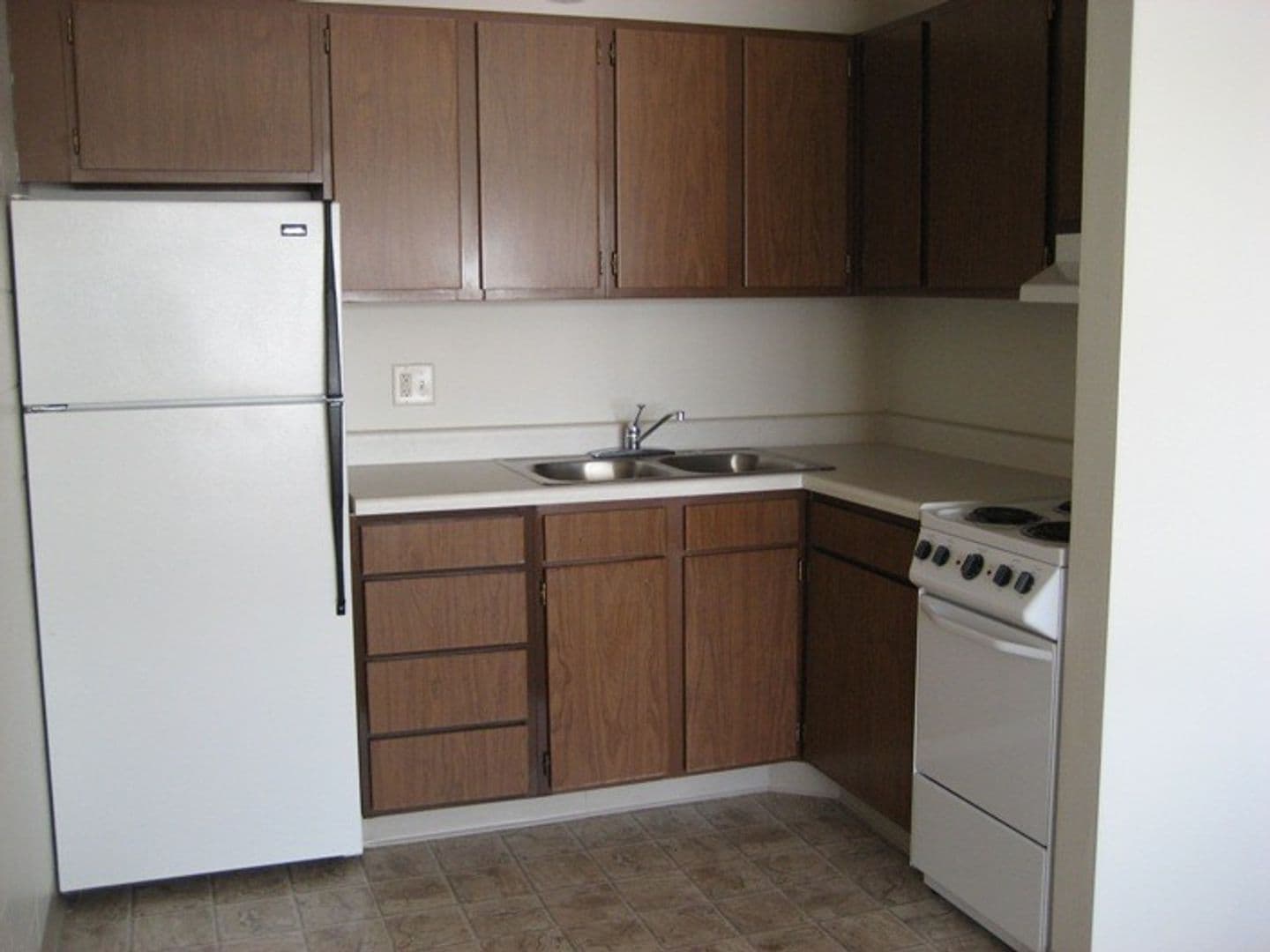 Kenosha Apartment: 3807-40th St; 4013-39th Ave; 4017-39th Ave