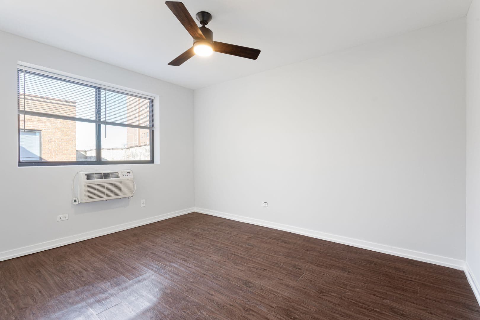 Chicago Apartment: 6134 N Kenmore