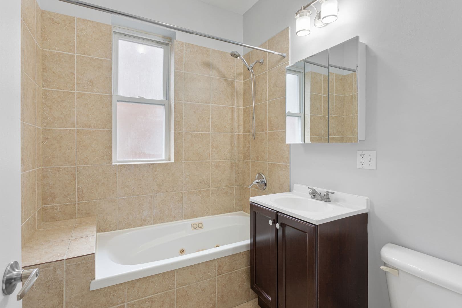 Chicago Apartment: 7320-30 N Damen Ave