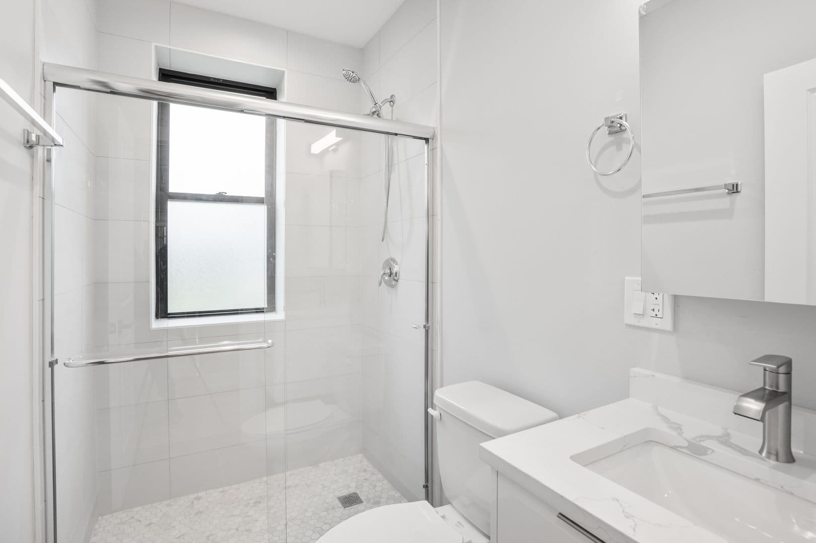 Chicago Apartment: 1548-1558.5 W Juneway
