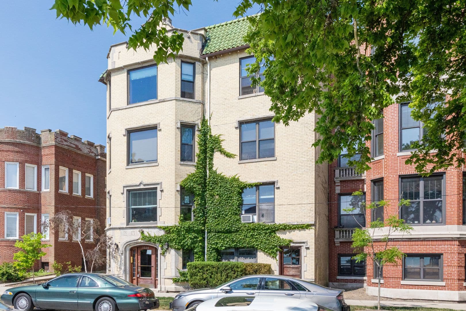 Chicago Apartment: 7510 - 7514 N Eastlake Ter
