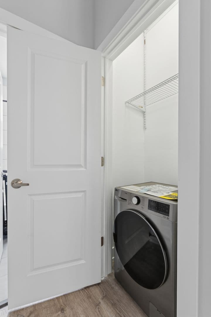 Chicago Apartment: 7618 - 26 N.Eastlake Terrace