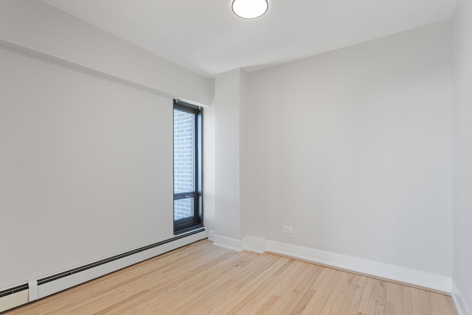 Chicago Apartment: 6166 N Sheridan Rd
