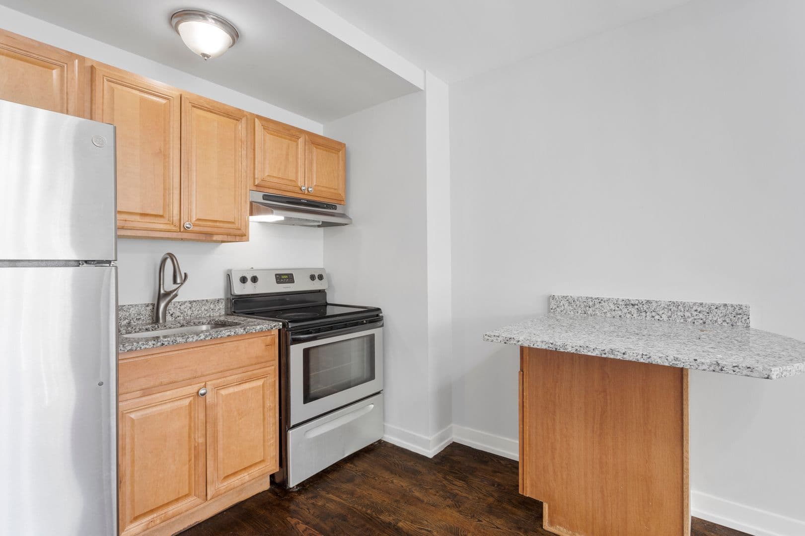 Chicago Apartment: 7450-7456 N Greenview Ave