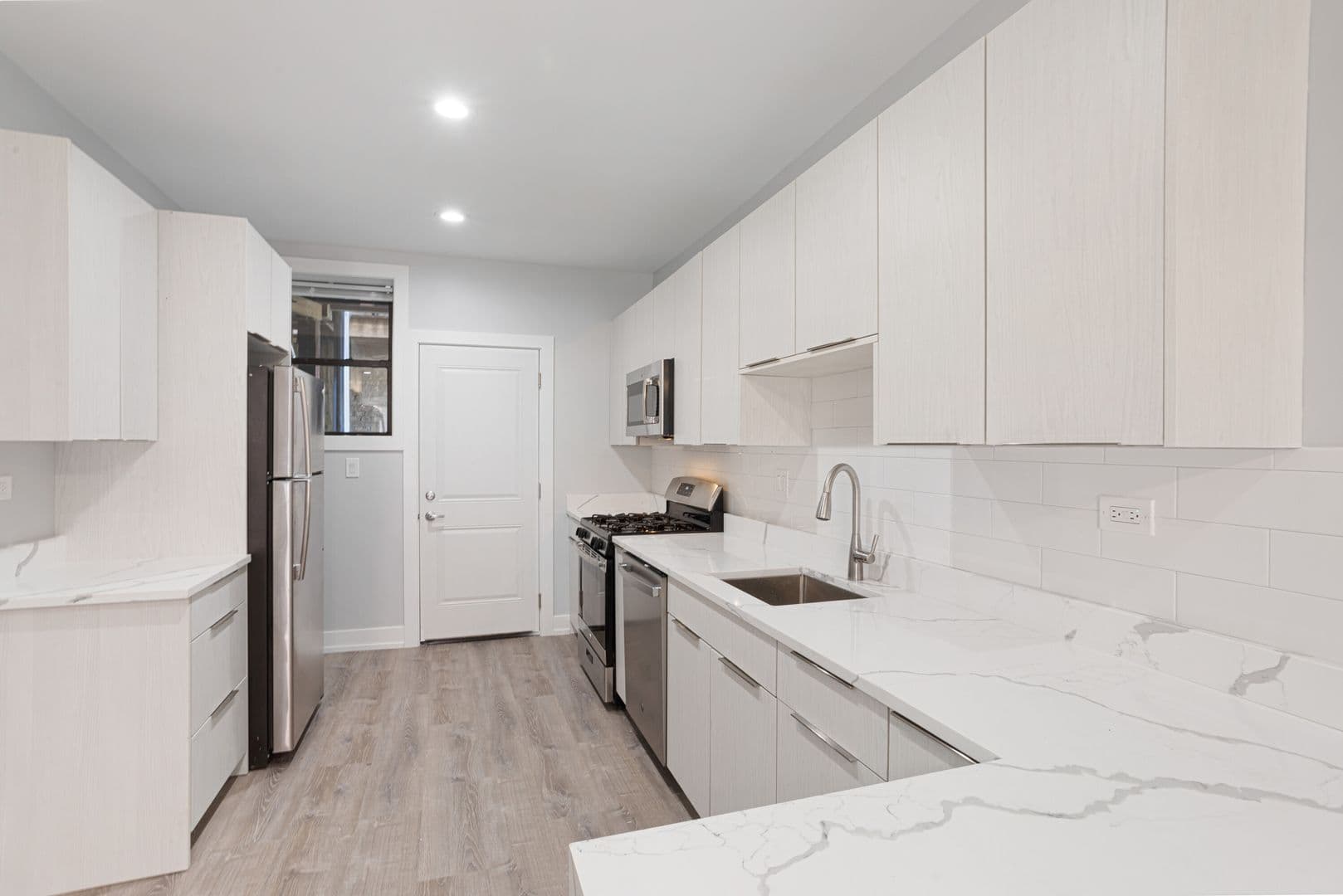 Chicago Apartment: 1700-08 W Juneway Terrace