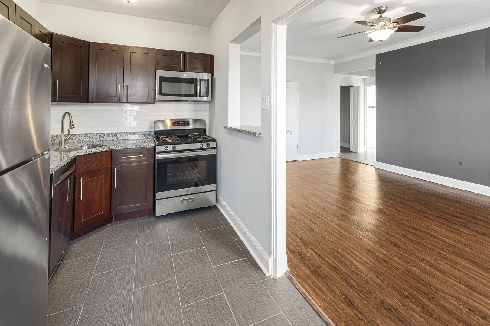 Chicago Apartment: 1608 W Sherwin Ave