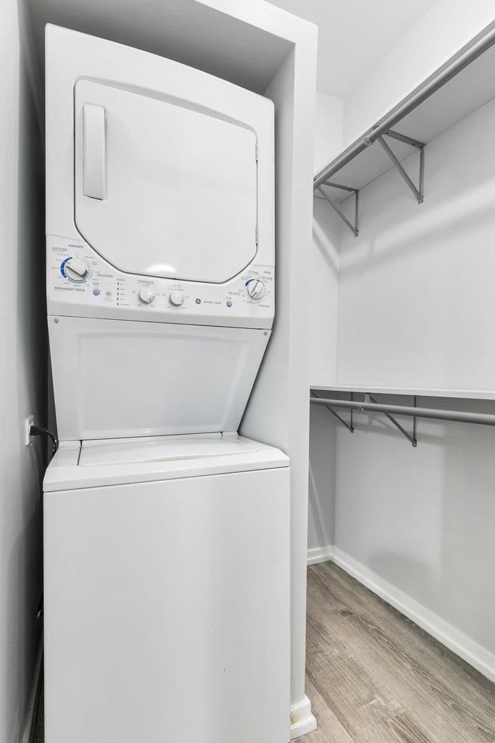 Chicago Apartment: 4875 N Magnolia Ave