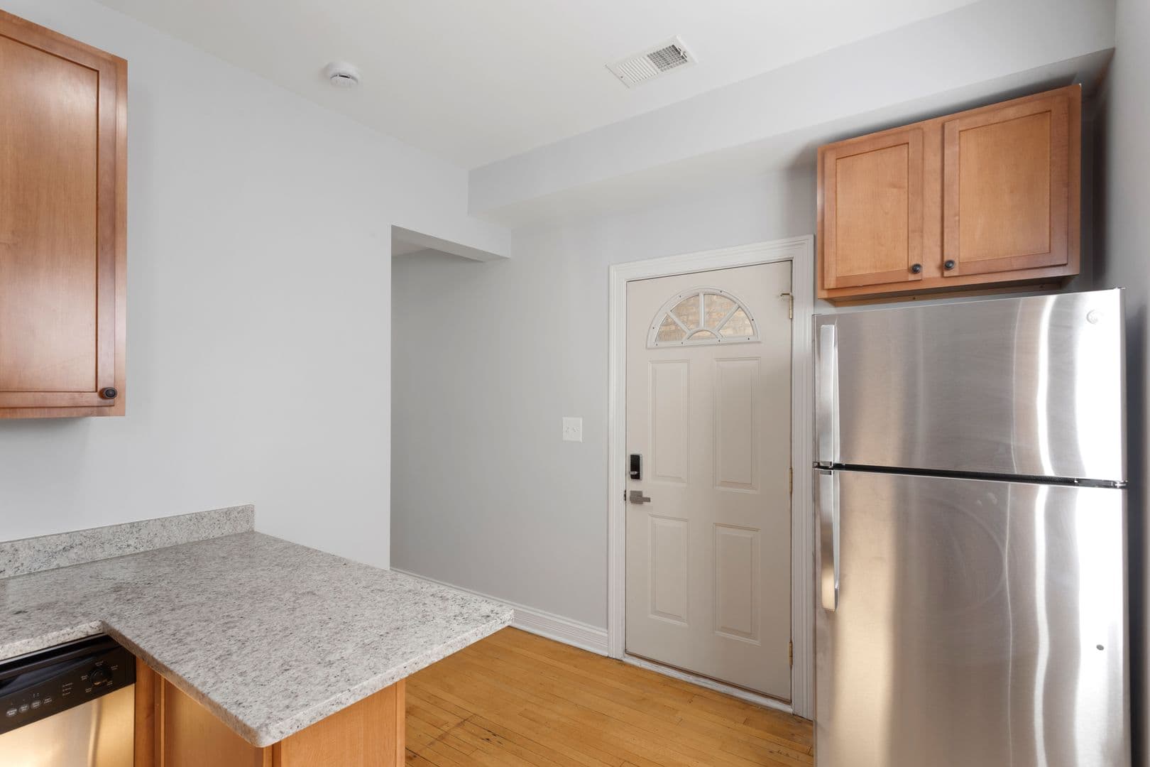 Chicago Apartment: 7320-30 N Damen Ave