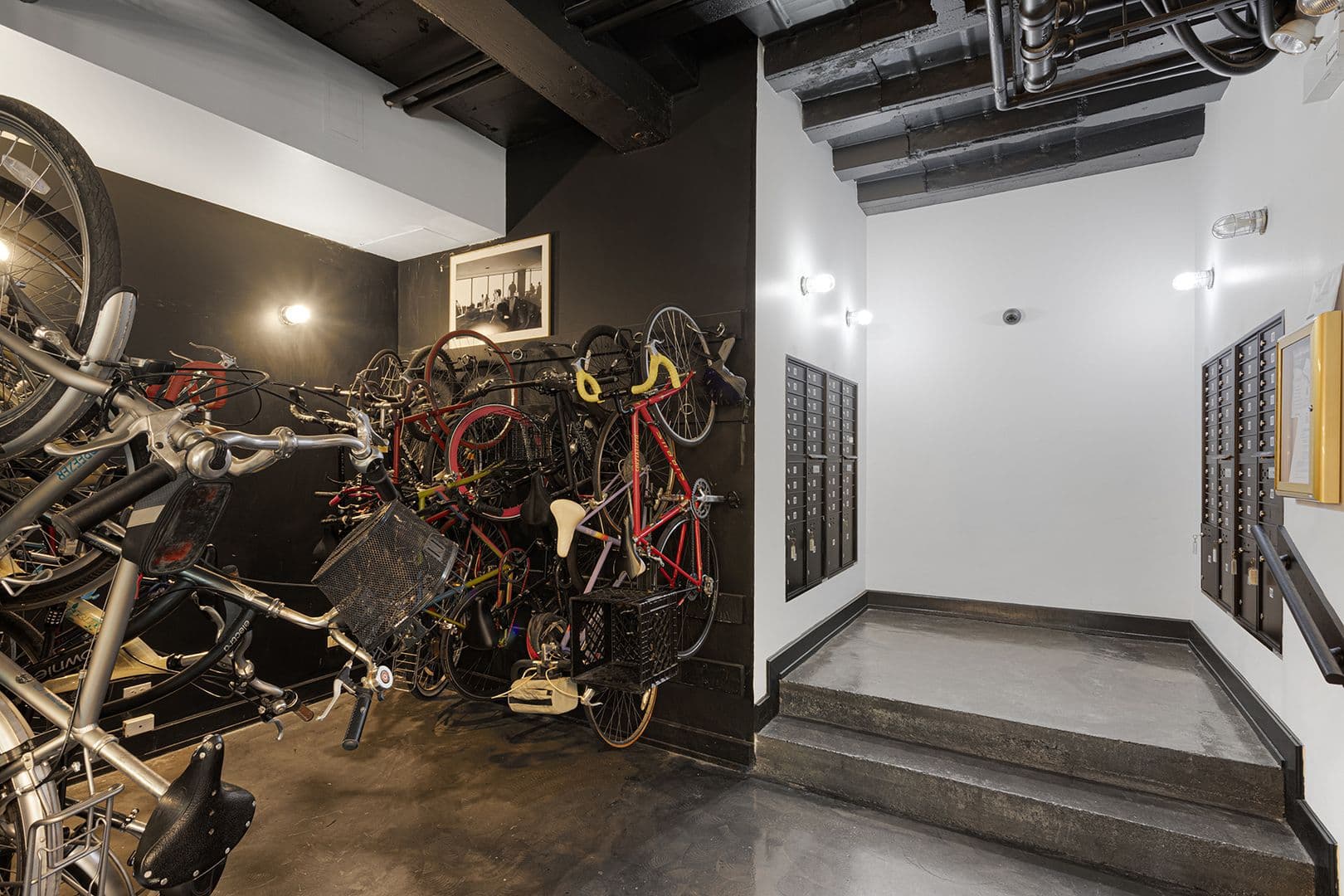 Chicago Apartment: 5718 N Winthrop Avenue