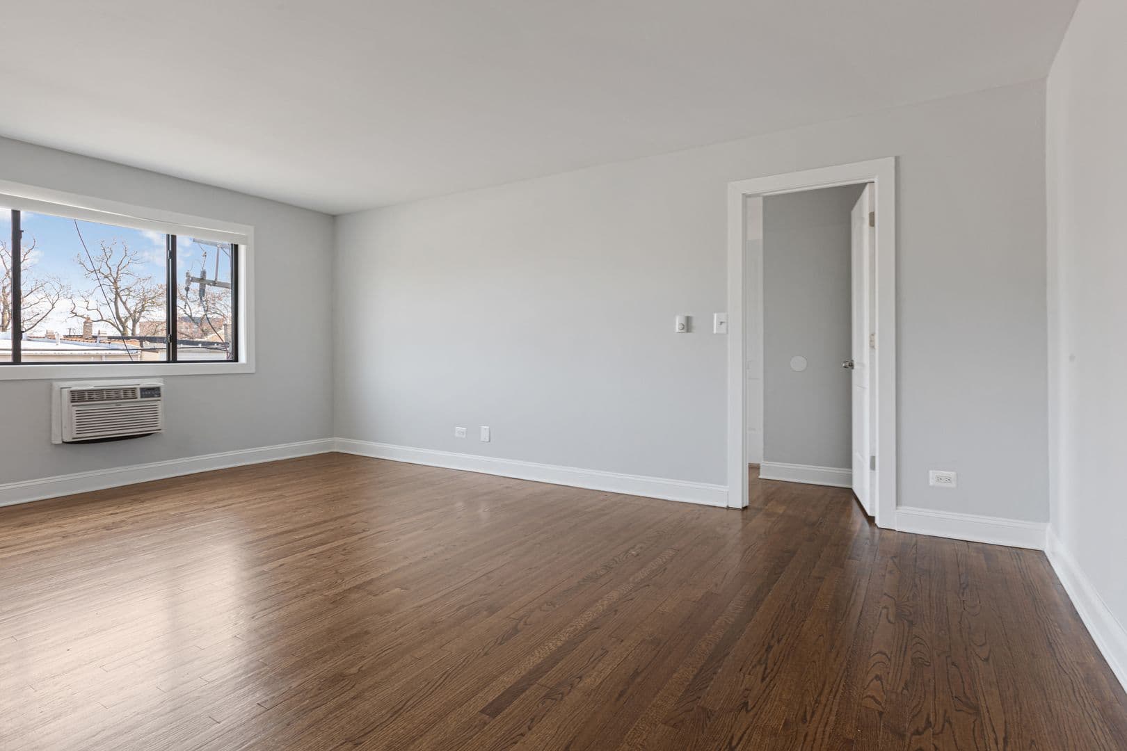 Chicago Apartment: 7545 N Winchester Avenue