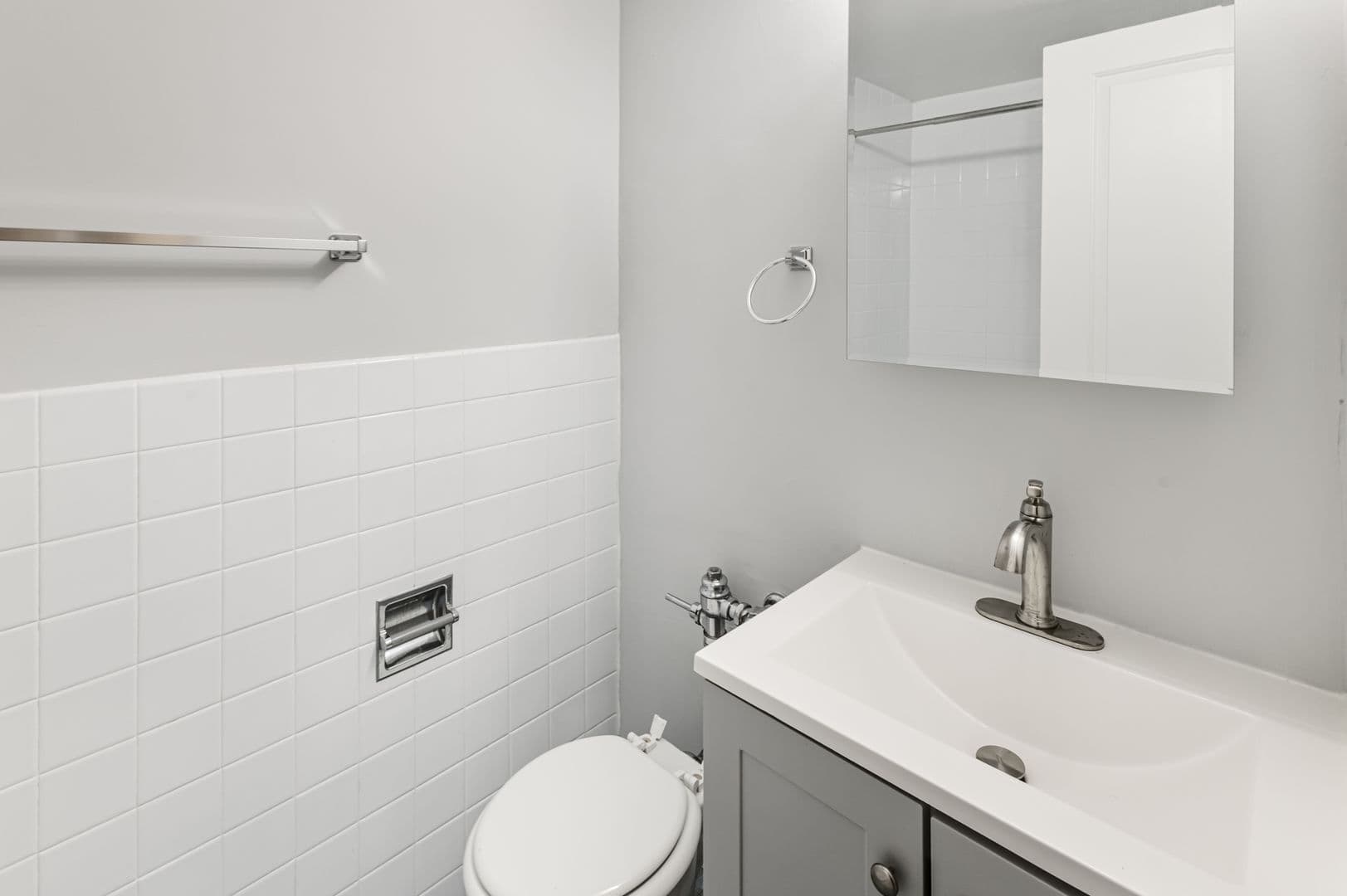 Chicago Apartment: 6012 N. Kenmore
