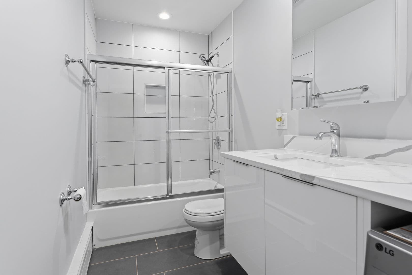 Chicago Apartment: 7603-09 N. Greenview