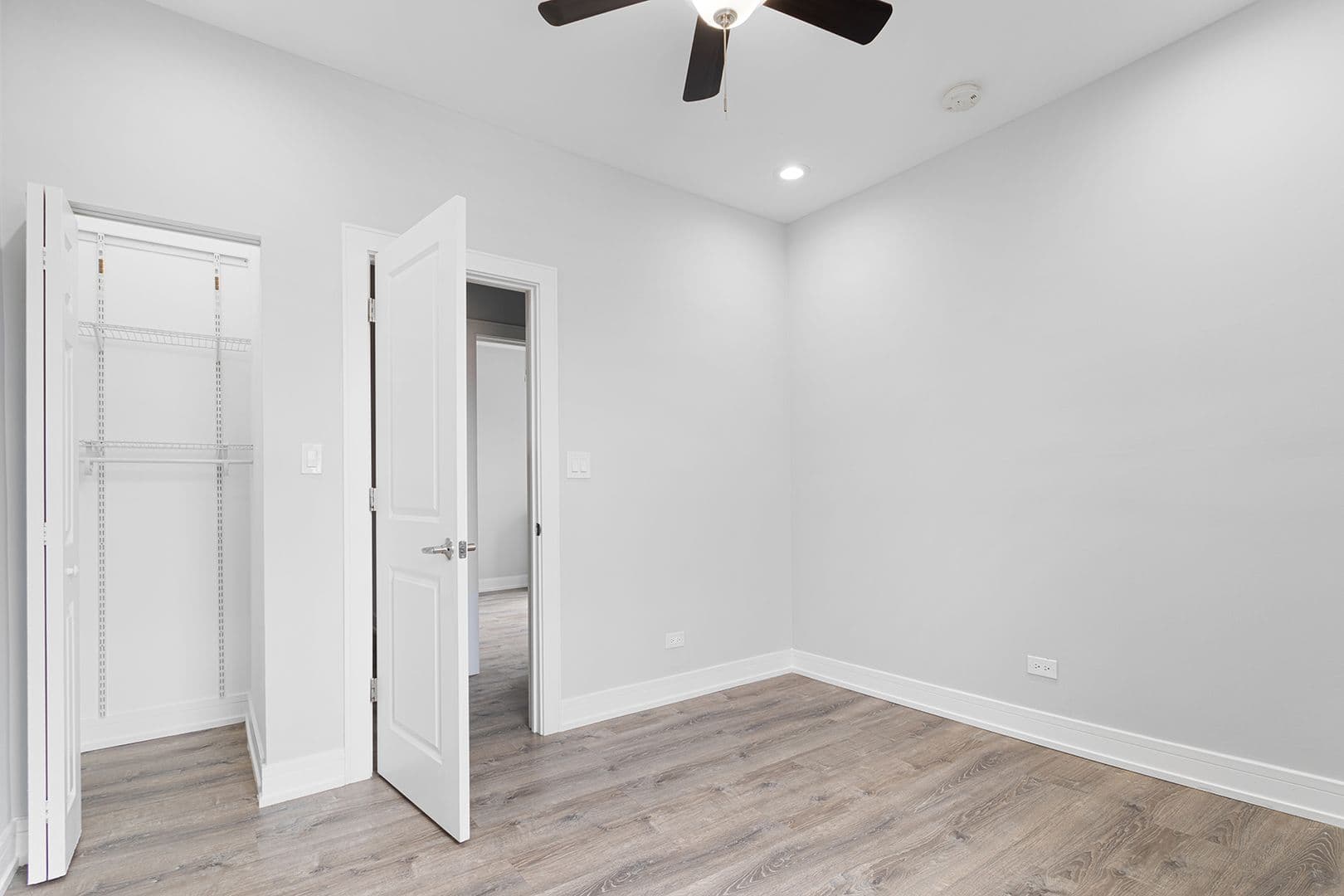Chicago Apartment: 7618 - 26 N.Eastlake Terrace