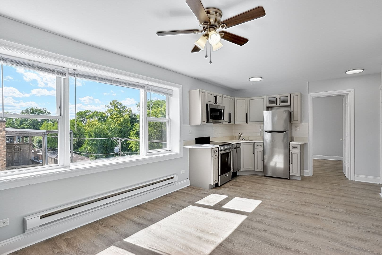 Chicago Apartment: 7710 N Sheridan Rd