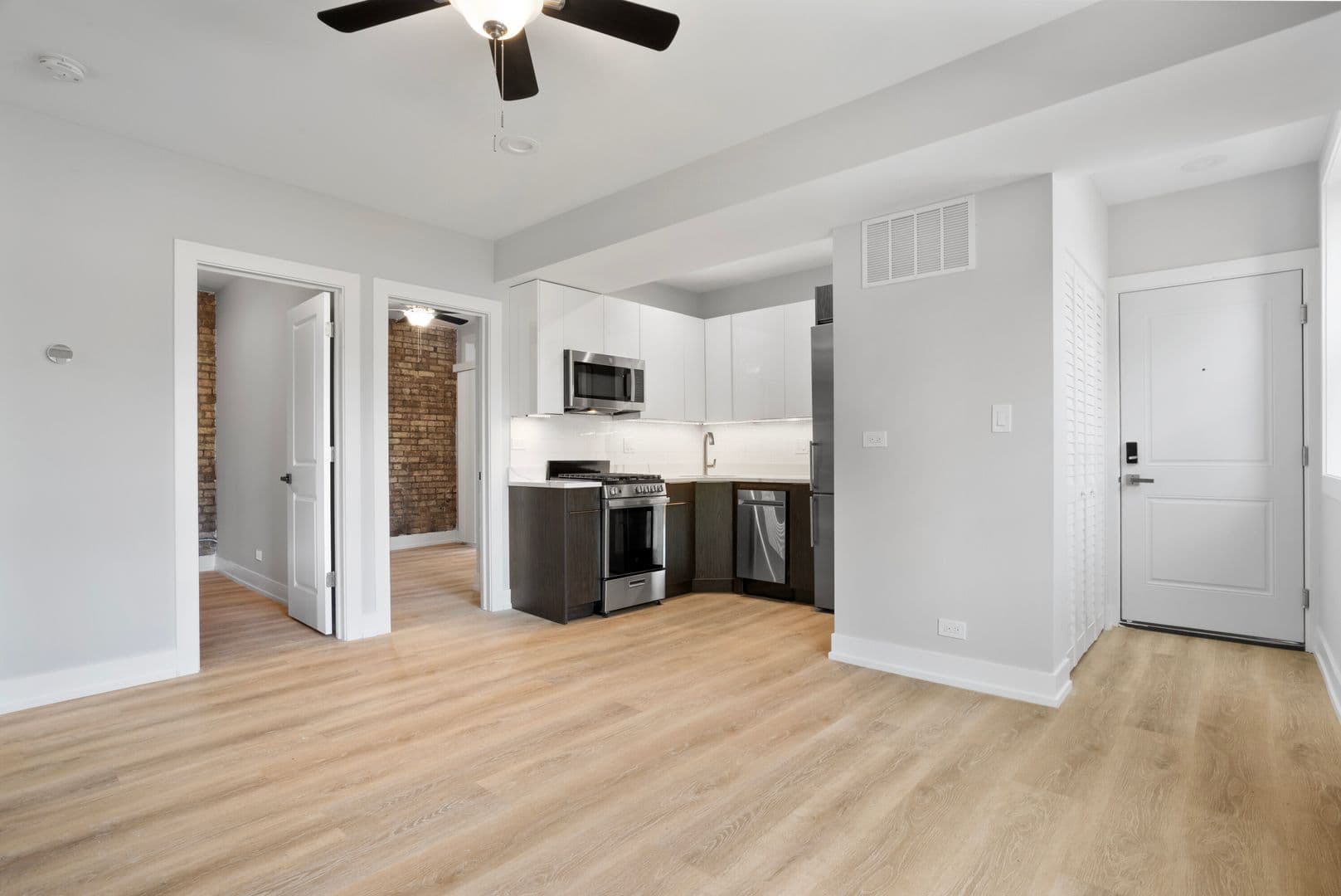 Chicago Apartment: 1548-1558.5 W Juneway