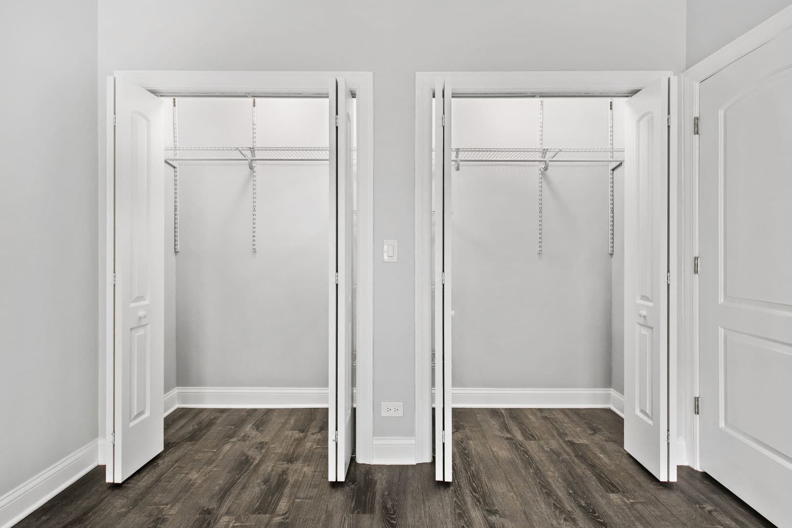 Chicago Apartment: 4555 N Malden St