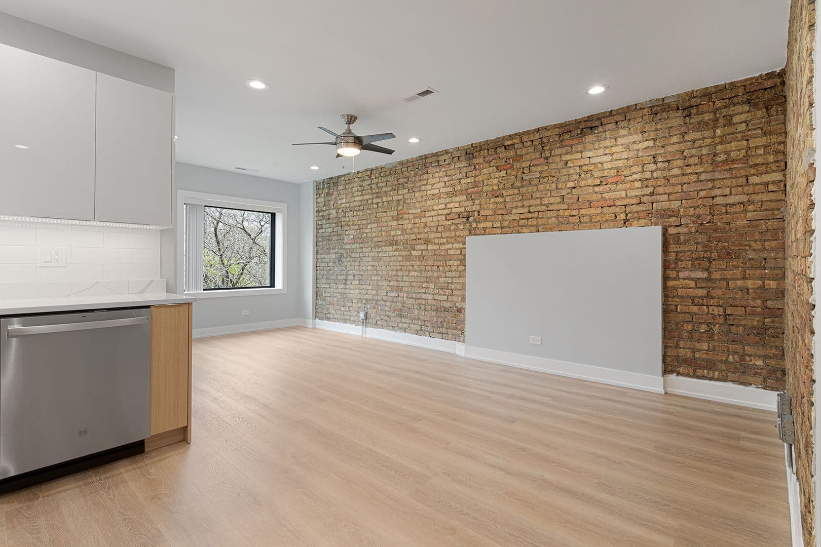 Chicago Apartment: 1548-1558.5 W Juneway
